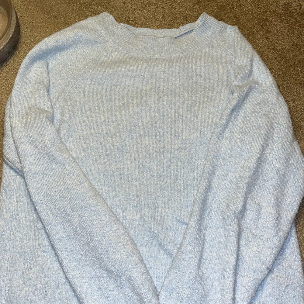 fin stickad tröja som inte längre kommer till användning, ljusblå.  Passar som en S . Tröjor & Koftor.