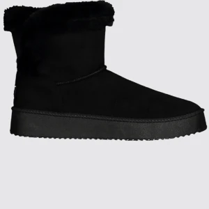Uggs  - Svarta uggs från newyorker. Använt fåtal gånger. Jättebra skick, som nya. 
