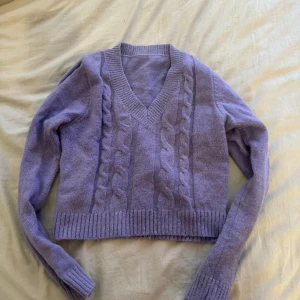 Stickad tröja - Stickad kortare tröja från Shein Aldrig använd  Storlek S 30kr plus frakt