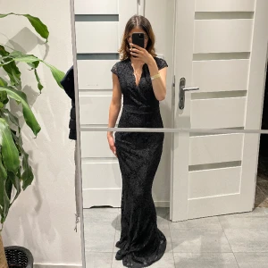 Balklänning  - Använd endast en gång, den är som ny.