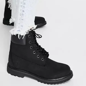 Svarta Timberland - Svarta äkta Timberland säljs då de ej används. Använda några gånger. Bra skick. Storlek 36🌸