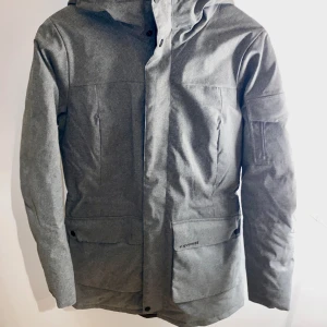 Everest vinter jacka  - Säljer en tjej vinter jacka som används inte. 10/10 skick. Ny pris ligger runt 1500kr