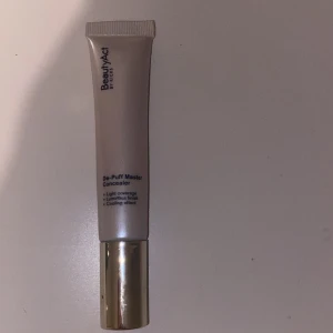 concealer  - concealer från kicks, aldrig använt på ansiktet men testat på handen, fel färg för mig, har samma i en annan färg och den e super bra o enkel att blanda ut❤️orginal pris 179kr