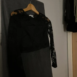 Fin långärmad svart topp!🤍 - Perfekt till festen!🤍