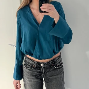 Blus - Blå blus/topp från NA-KD. Strl 36💙