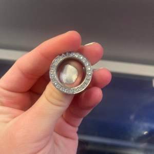Denna ring är köpt från Edblad och är i bra skick❤️ skriv privat för frågor