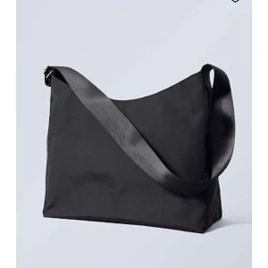 Väska - Säljer denna snygga väska som är väldigt praktisk. Gott skick. Använd gärna köp nu ❤️