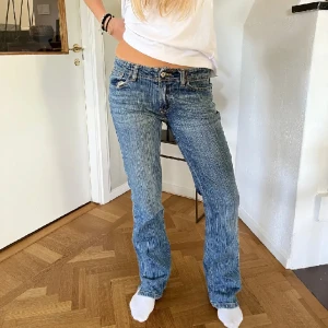 Low waist jeans - Ett par fina lågmidjade jeans som inte kom till användning💗 skriv för fler bilder!