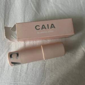 Säljer ett Caia blurring stick (no focus), testat på handen så de är som nytt!💕 Nypris 175kr