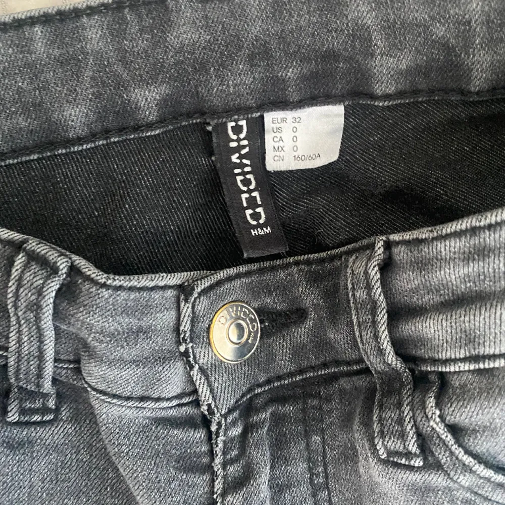 säljer mina high waist bootcut jeans från h&m. Jeans & Byxor.