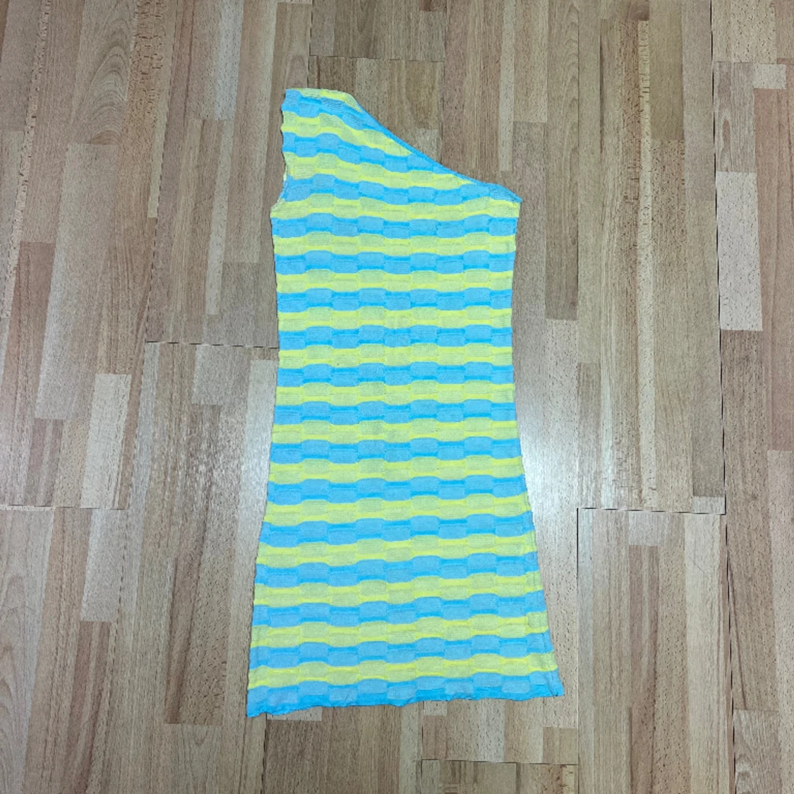 One shoulder sommarklänning från Gimaguas - 90