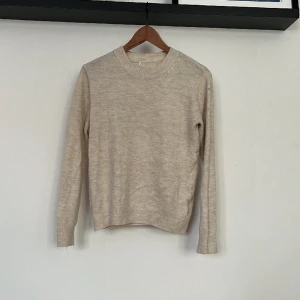 Stickad tröja  - Stickad tröja i storlek S  