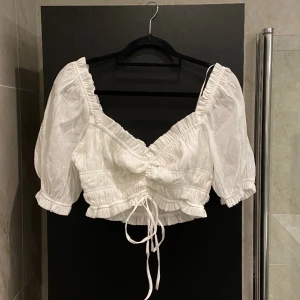 Vit top  - Aldrig använd. 