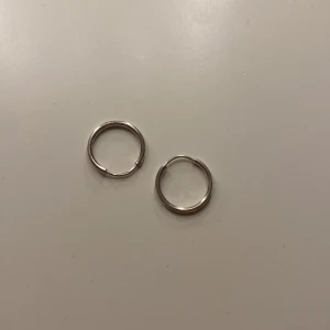 Silver ringar  - Basic och söta silver ringar. Väldigt fint att kombinera med halsbanden! 