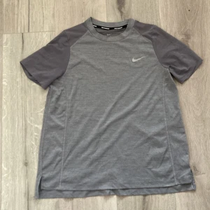 Träningströja - Knappast använd & bra skick.