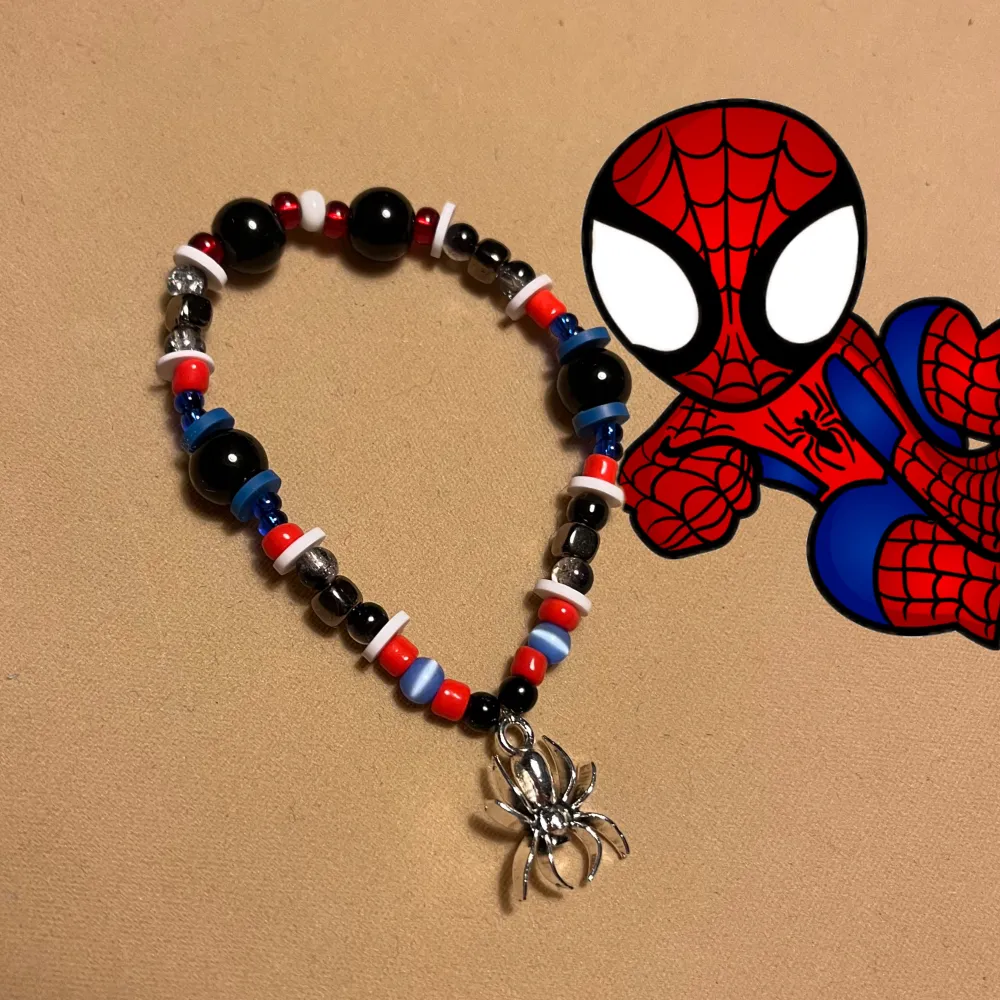 en av de 4 olika spider-man armbanden!:). Accessoarer.