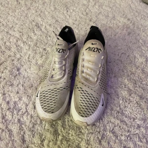 Nike air max - Vita Nike air Max men väldigt skitiga så kan tvättas innan köp storlek 41