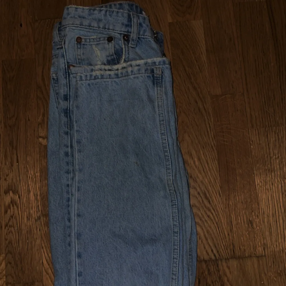 Kan inte visa på då dem är för små, hål vid knäna🩷. Jeans & Byxor.