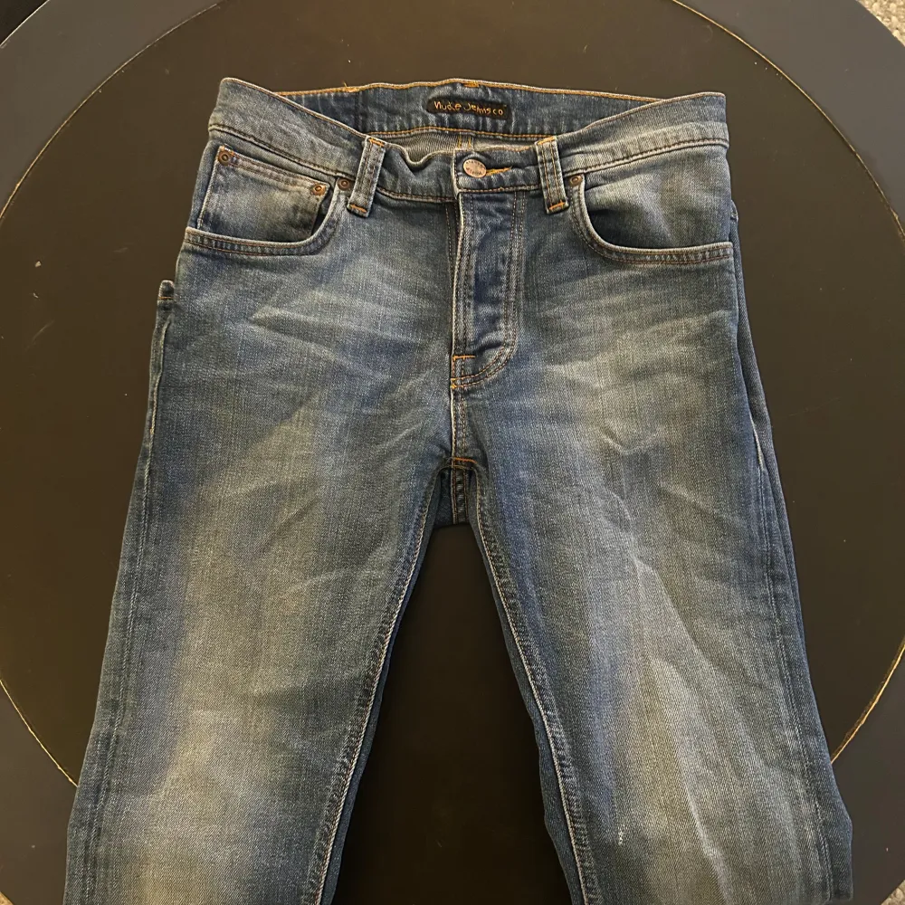 Tja säljer dessa nudie jeans i storlek 28/32 modellen heter Tilted Tor och sitter något mindre.  Perfekta jeans med hög kvalitet! Bara höra av sig vid funderingar eller eventuella frågor.. Jeans & Byxor.