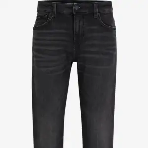Helt nya Hugo Boss jeans Svarta storlek S passar riktigt bra har använts 1 gång bara 