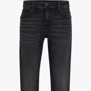 Hugo Boss Jeans  - Helt nya Hugo Boss jeans Svarta storlek S passar riktigt bra har använts 1 gång bara , pris kan diskuteras 