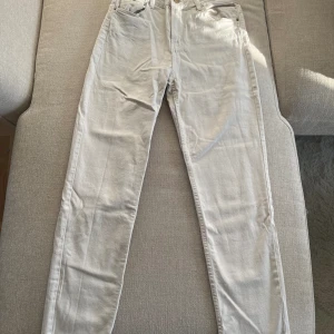 Jeans  - Beiga jeans, använda ca 10 gånger 