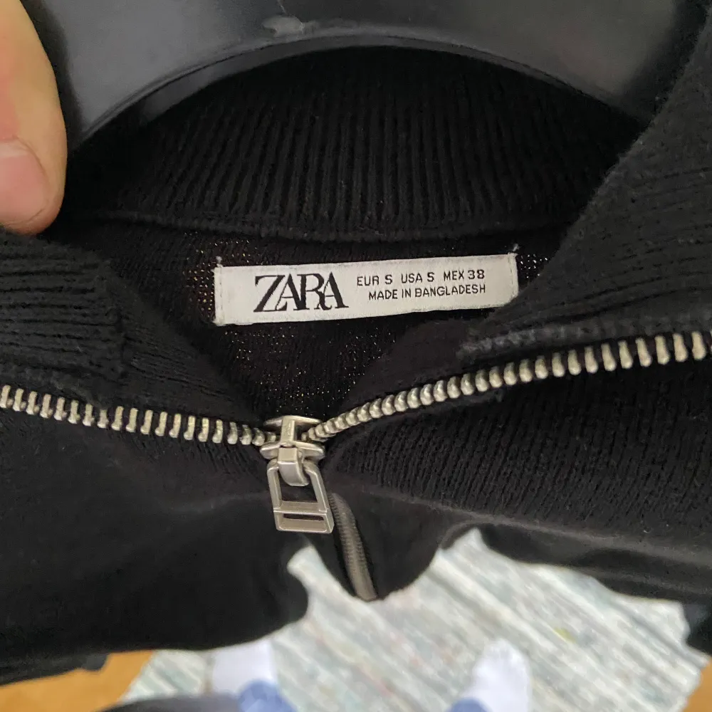 En half zip från Zara. St S. Hoodies.