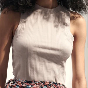 Linne ZARA - Halterneck linne från ZARA, helt oanvänd med lappen kvar!🤍