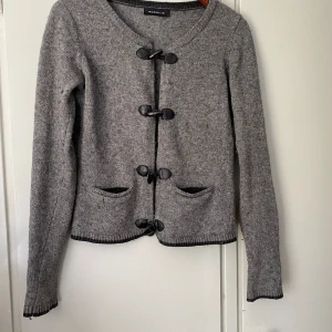 Kofta - Så extremt söt kofta som tyvärr inte kommer till användning! Perfekt nu i vår eller till sommaren! 💗 