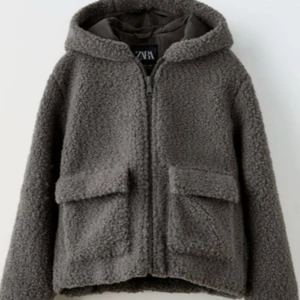 Teddy jacka  - Grå Teddy jacka från zara i storlek 164 ganska bra skick använd endast ett fåtal gånger💕