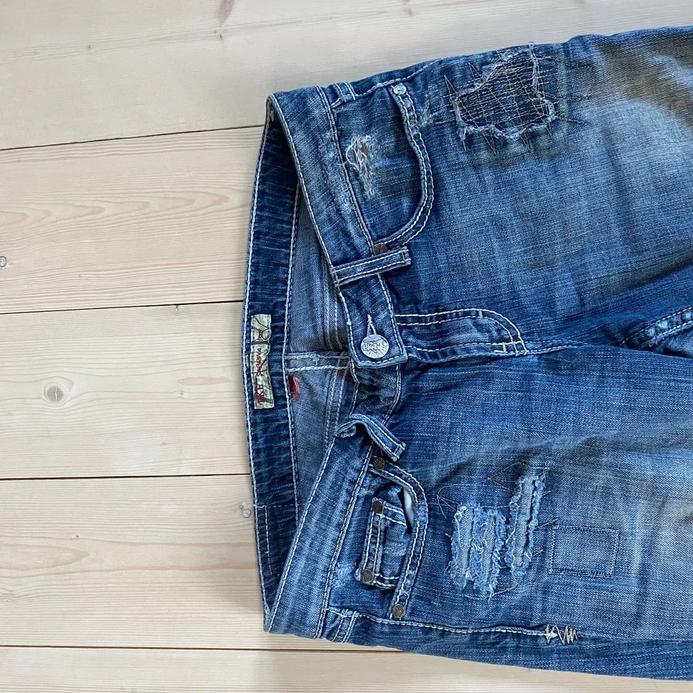 Suuuper snygga jeans som aldrig används på grund av att dom inte passar på mig. Jeans & Byxor.