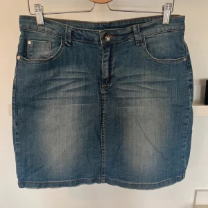 Jeanskjol - Storlek 40