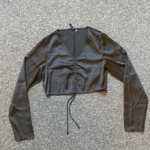 Svart blus - Fint skick Blixtlås på sidan 