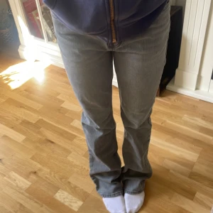 Jeans  - Jeans ifrån ginatrico inte använt så många gånger och är i storlek 34 jätte fina💓