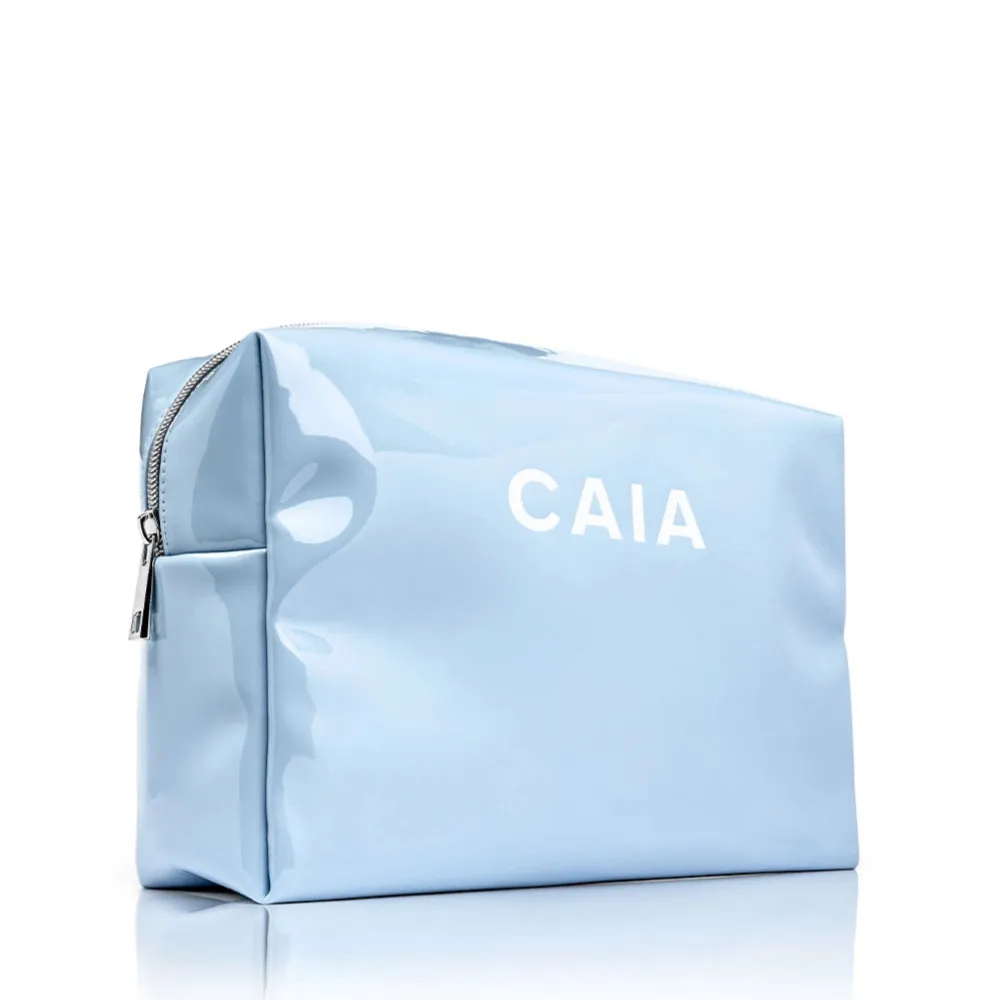 Snygg caia väska som jag inte använder då jag har en annan! Väskan rymmer mycket och är slutsåld på Caias hemsida!!Dragkedjan funkar inte.. Väskor.