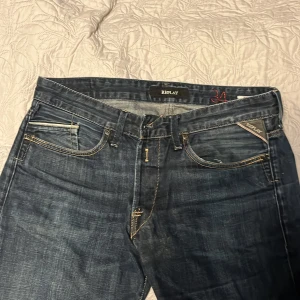 Ett par snygga replay jeans  - Snygga jeans mörkblå andvänd få tal gånger 