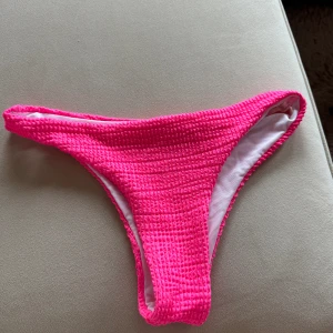 Bikiniunderdel  - Helt ny, neonrosa i strl S