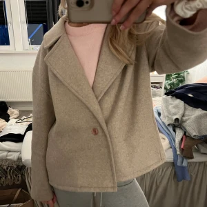 Beige kort kappa - Knappt använd 💕