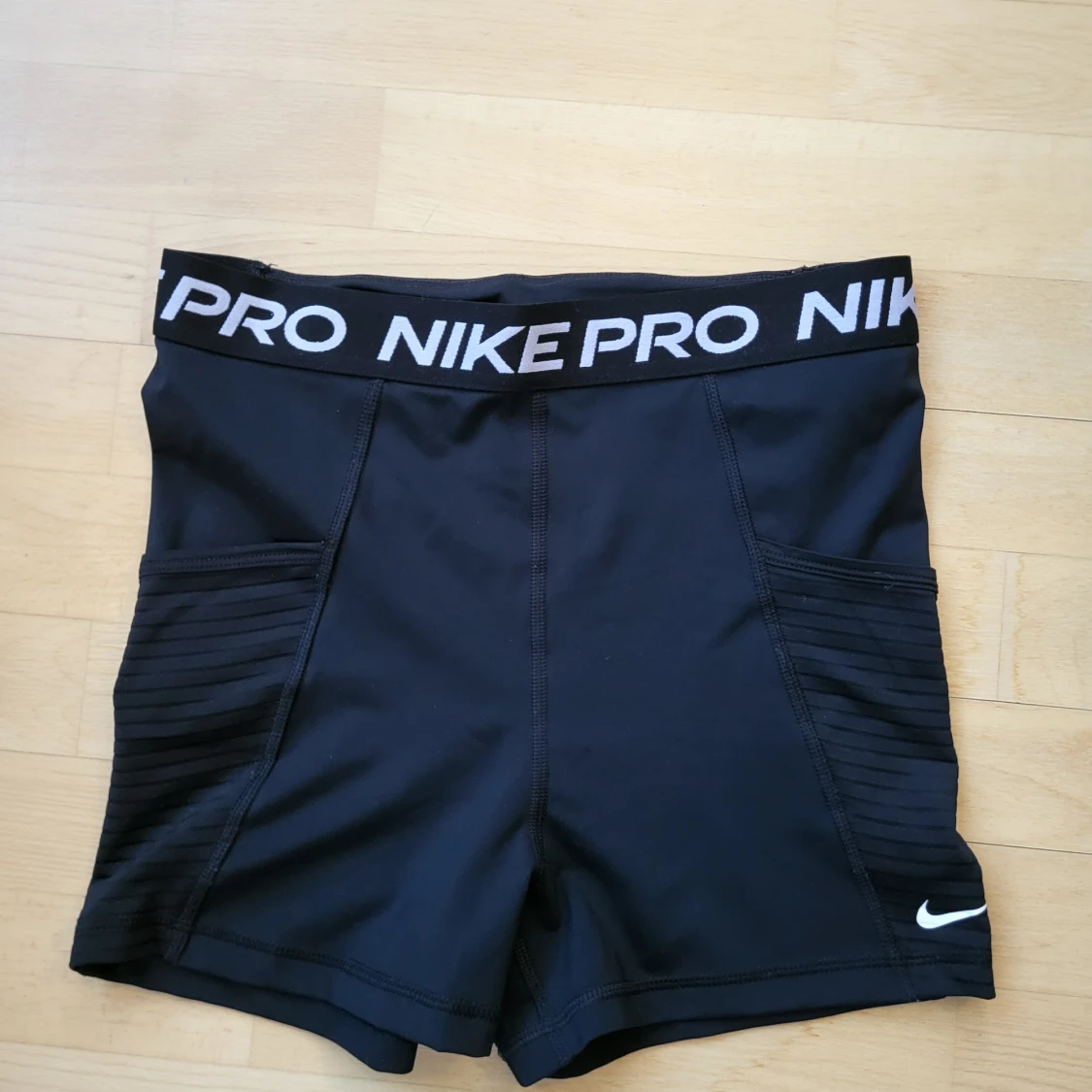 Nike Pro träningshorts strl M - 91