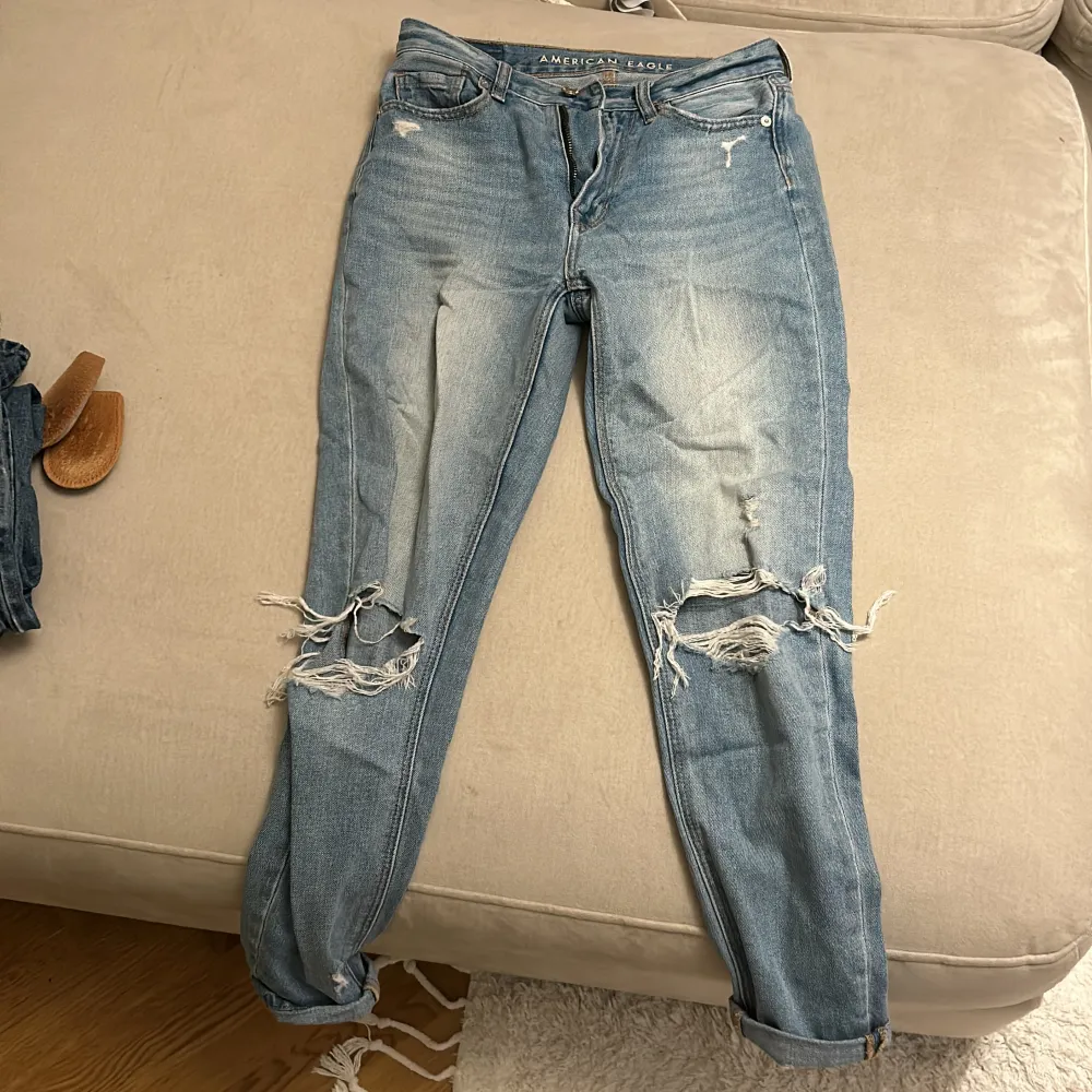 Skinny. Tyvärr är en hylsa till jeansen trasig men säkert lätt fixat för den händiga. Jeans & Byxor.