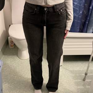 Straight jeans från Gina, inga defekter 