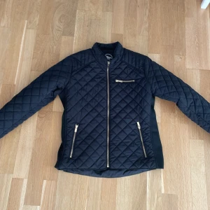 Ridjacka - Säljer Ridjacka 