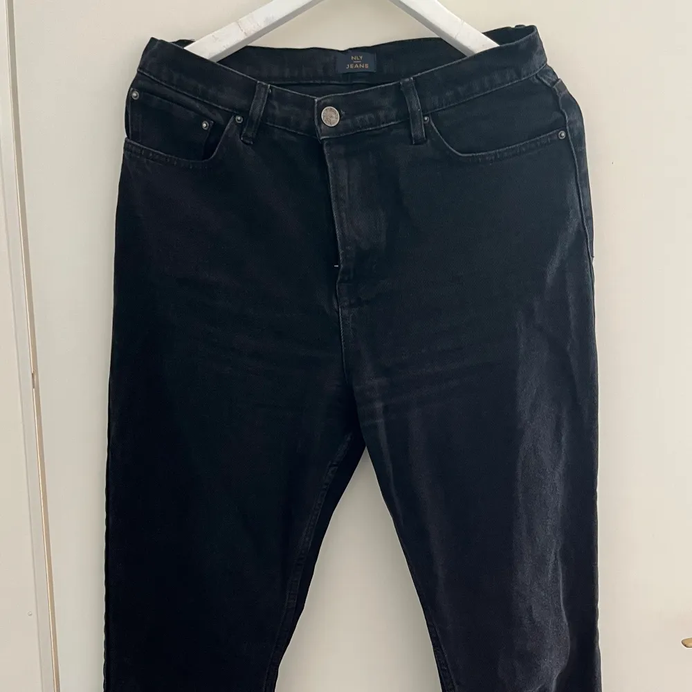 Baggy jeans, svart/uttvättade gråsvart. Använda några gånger men har blivit för stora . Jeans & Byxor.
