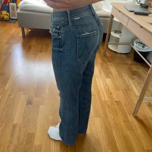 Jätte fina utsvängda jeans!!💕