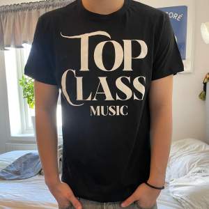 Helt ny top class t shirt, skriv vid minsta fundering🙂