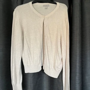 Kofta - Beige kofta, använd ca 2 gånger