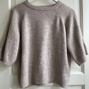 Populära tröjan från lager 157! - Jättefin stickad t-shirt från lager 157 som oftast är slutsåld! I storlek XS och endast använd en gång⭐️