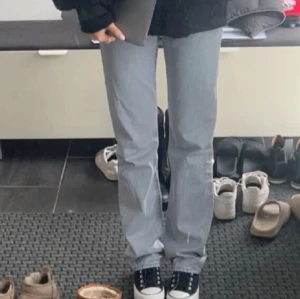 Bikbok jeans - Säljer dessa jeans då dem inte kommer till användning, stl 28/34 och är långa på mig som är 176!