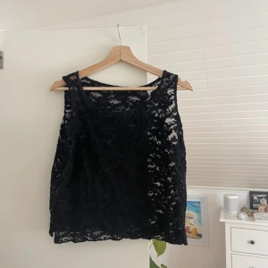 Spetslinne topp svart - Fint linne!