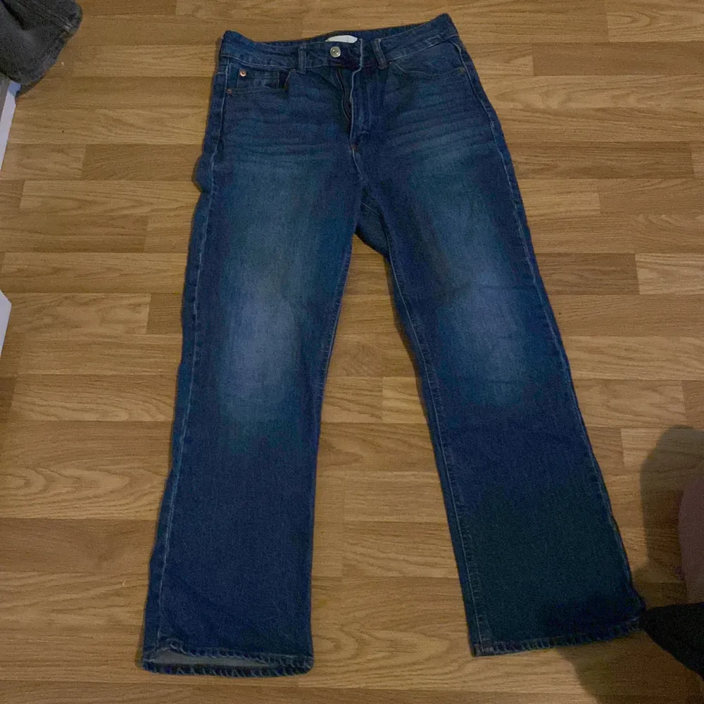 Mörkblå 90s byxor, helt oanvända och fina . Jeans & Byxor.